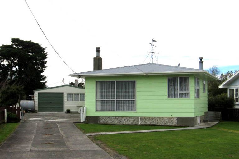 Photo of property in 2 Tait Crescent, Featherston, 5710