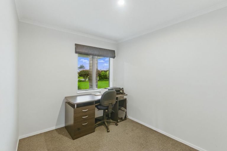 Photo of property in 51 Garth Road, Levin, 5571
