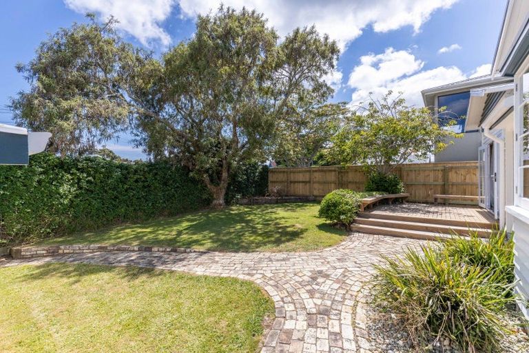 Photo of property in 25 Glen Almond Street, New Plymouth, 4310