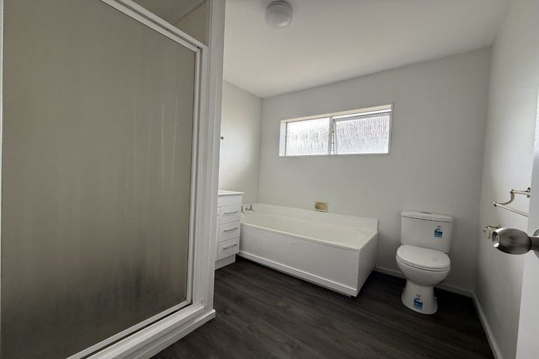 Photo of property in 91 Triangle Road, Massey, Auckland, 0614