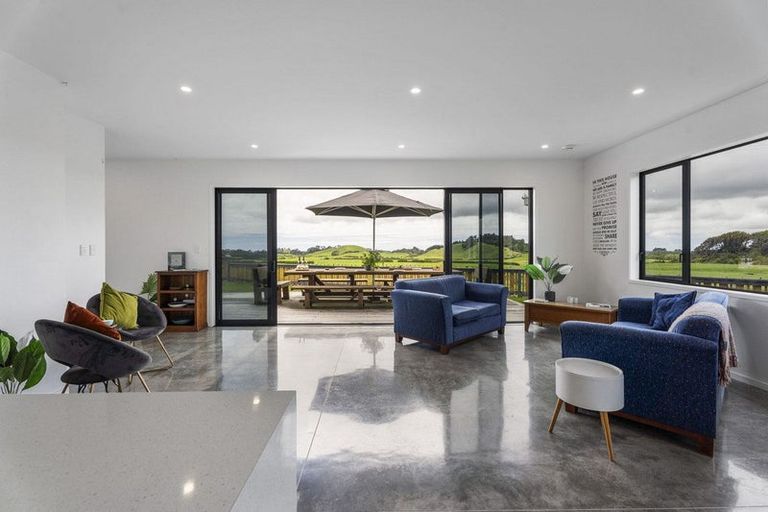 Photo of property in 130 Hurworth Road, Hurworth, New Plymouth, 4371