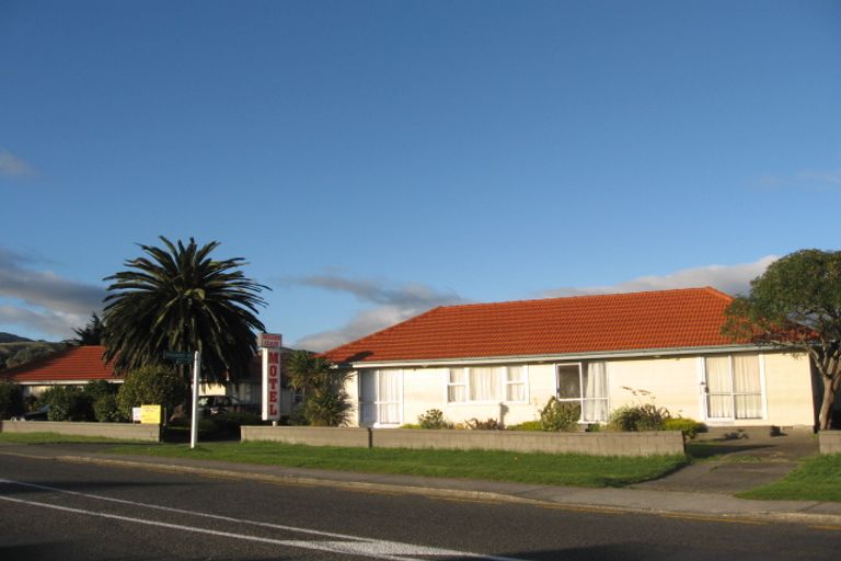 Photo of property in Goldcoast Apartments, 38-42 Raumati Road, Raumati Beach, Paraparaumu, 5032