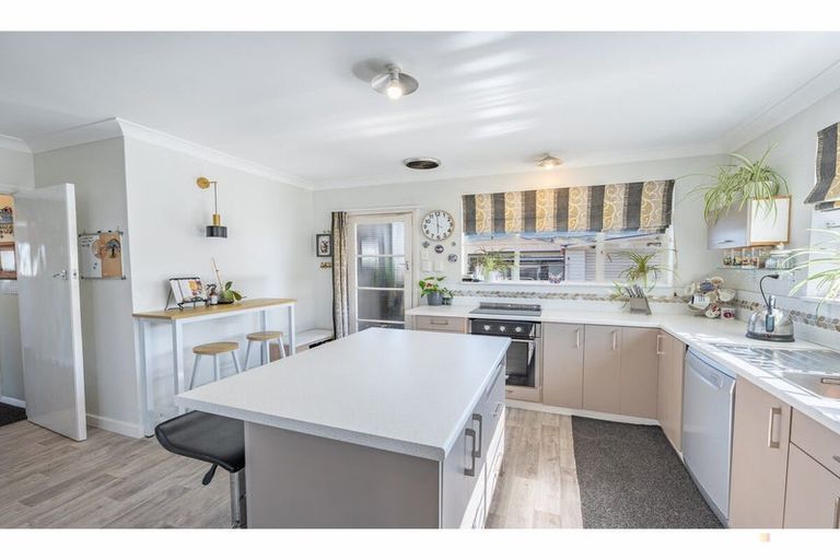 Photo of property in 1 Regent Street, Waimate, 7924