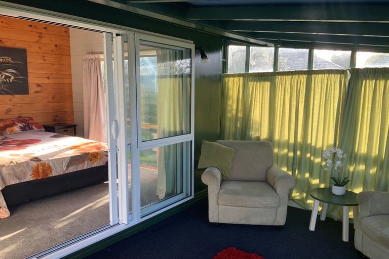 Photo of property in 1 Alexander Road, Waikanae, 5036