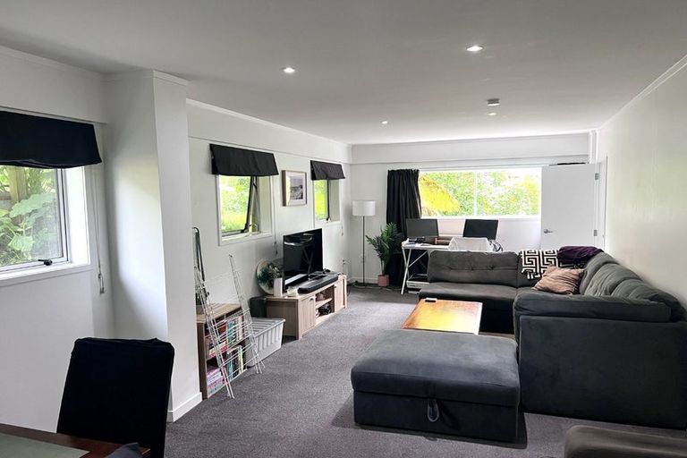 Photo of property in 6 Amorino Drive, Red Beach, 0932