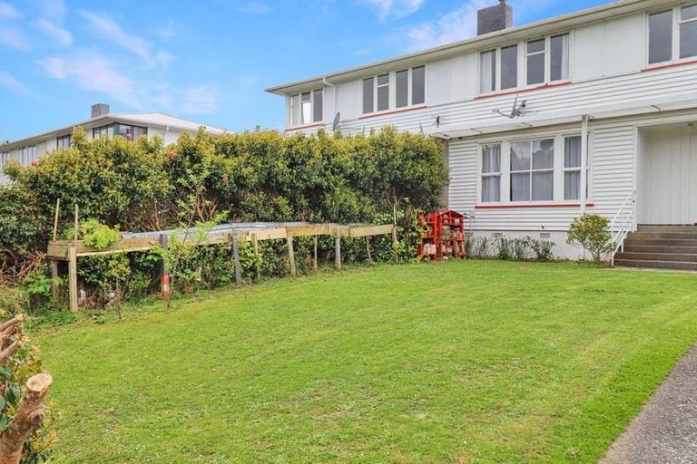Photo of property in 5 Takatimu Way, Johnsonville, Wellington, 6037