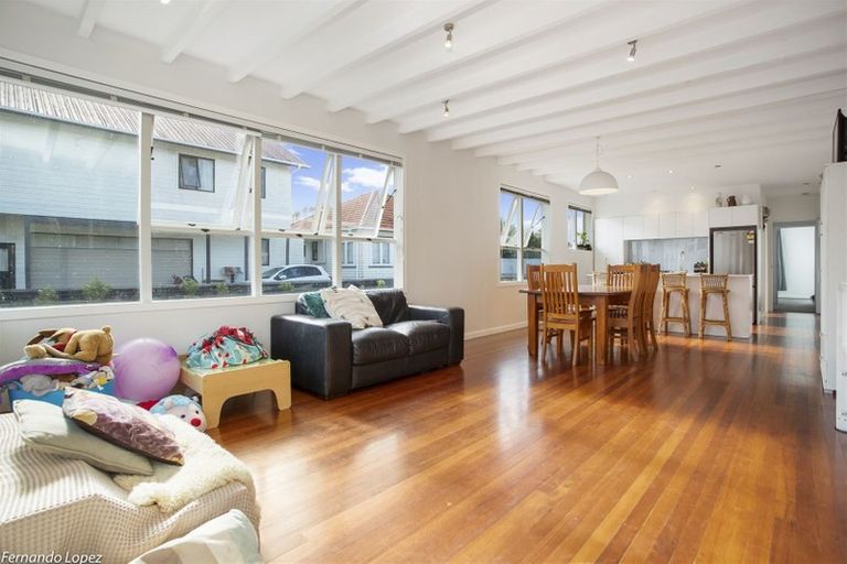 Photo of property in 19 Avondale Road, Avondale, Auckland, 1026