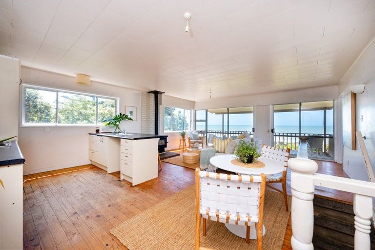 Photo of property in 233 Clifton Road, Te Awanga, 4102