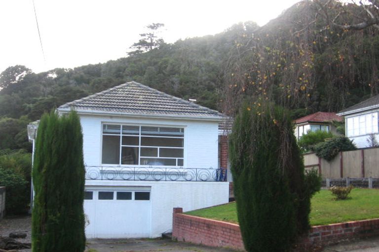 Photo of property in 190 Whites Line East, Waiwhetu, Lower Hutt, 5010