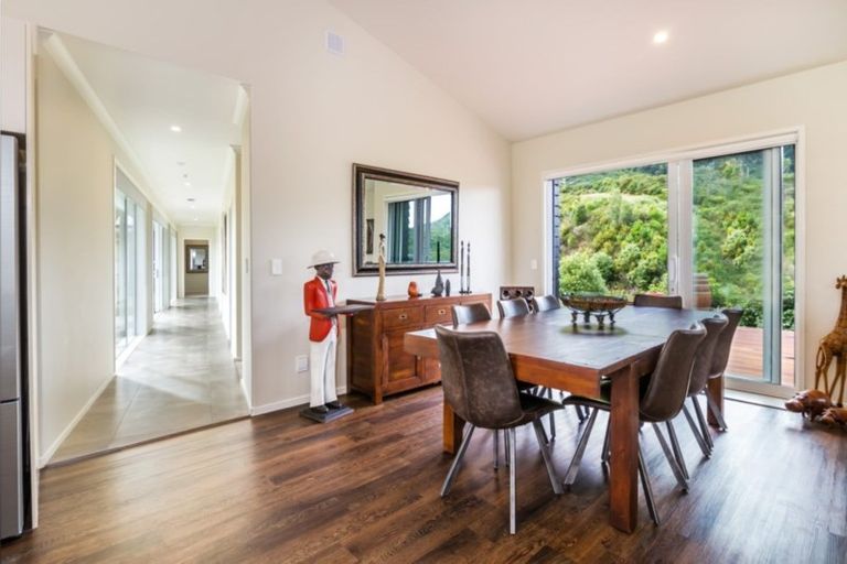 Photo of property in 1 Peregrine Place, Kinloch, Taupo, 3377