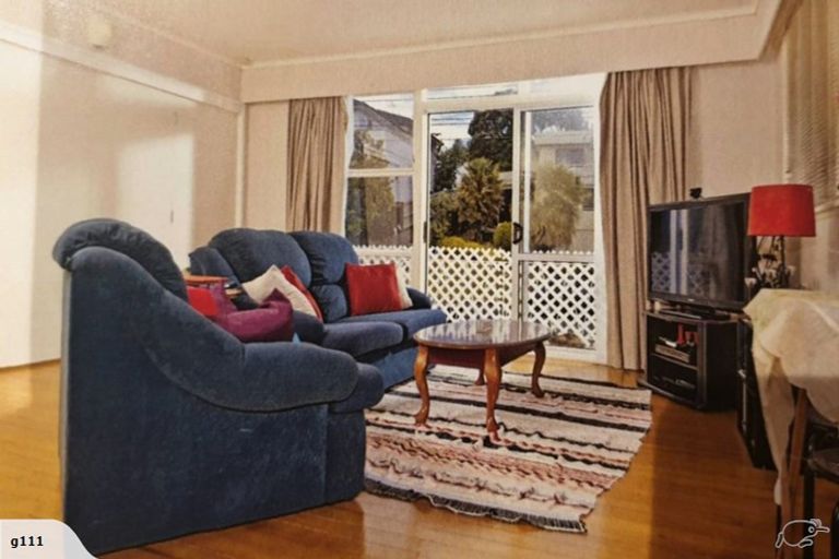 Photo of property in 3/2 Scarboro Terrace, Murrays Bay, Auckland, 0630