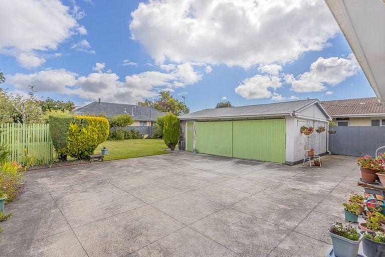 Photo of property in 35 Daniels Road, Redwood, Christchurch, 8051