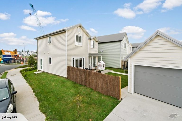 Photo of property in 2 Saddleback Crescent, Papakura, 2110
