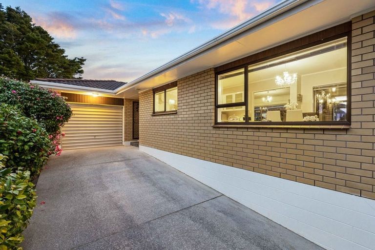 Photo of property in 1 Elcoat Avenue, Henderson, Auckland, 0612