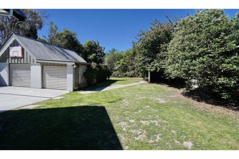 Photo of property in 80 Avonhead Road, Avonhead, Christchurch, 8042