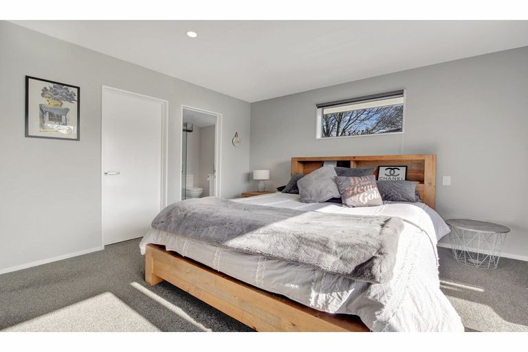 Photo of property in 177b High Street, Oxford, 7430