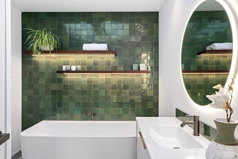 Photo of property in 6 Campbell Place, Marton, 4710