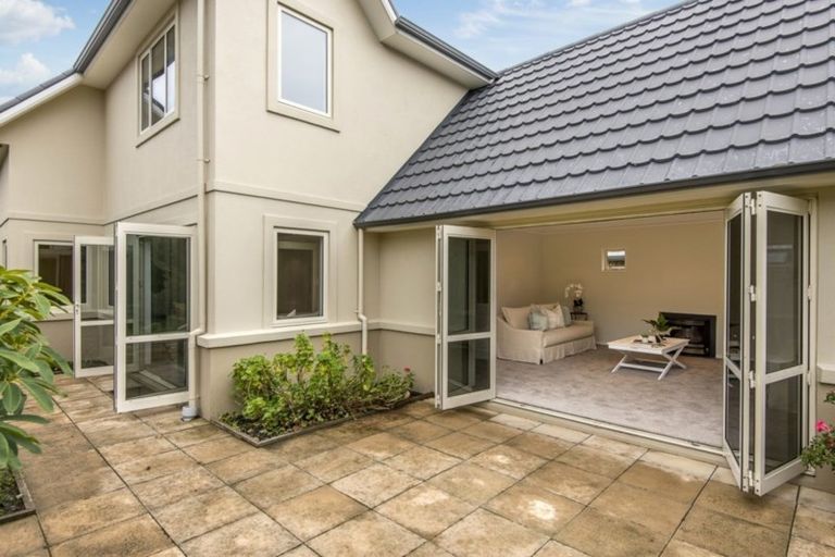 Photo of property in 43 Memorial Avenue, Ilam, Christchurch, 8053
