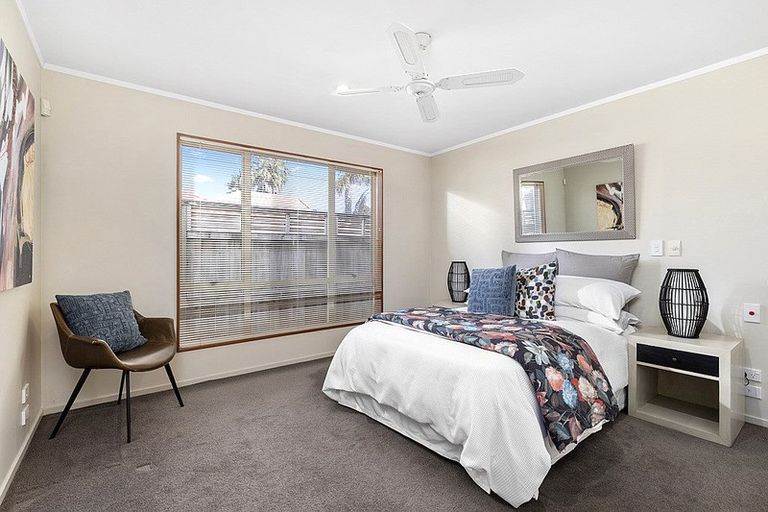 Photo of property in 11 Angel Way, Stanmore Bay, Whangaparaoa, 0932