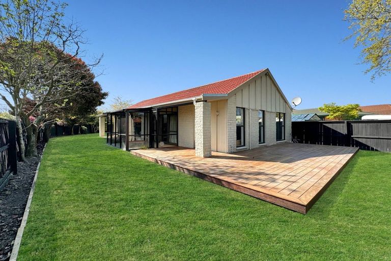 Photo of property in 16 Karnak Crescent, Russley, Christchurch, 8042