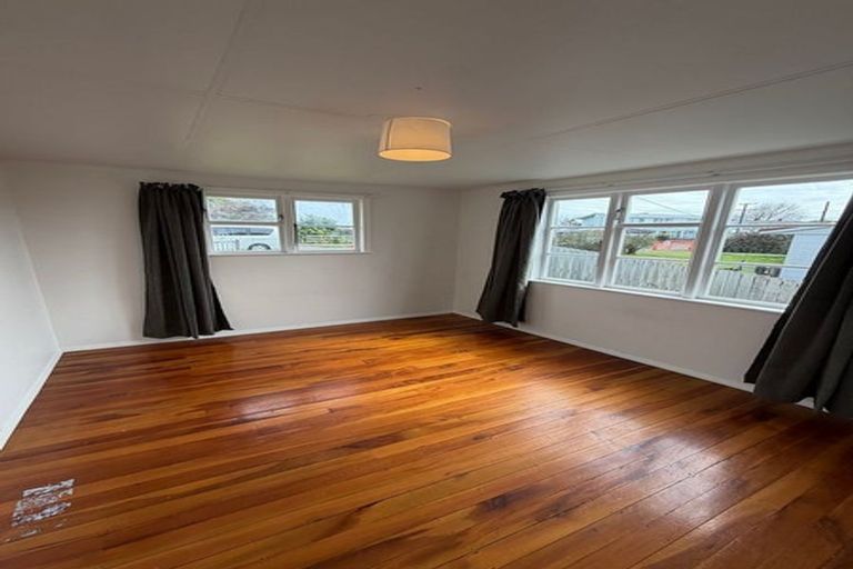 Photo of property in 66 Banks Street, Marfell, New Plymouth, 4310