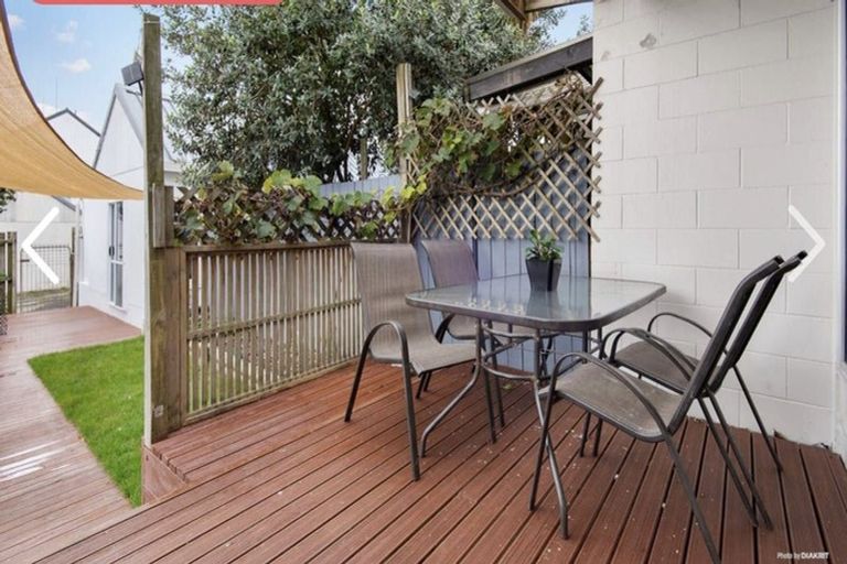 Photo of property in 7/106 West Coast Road, Glen Eden, Auckland, 0602