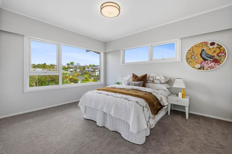 Photo of property in 26 Pickwick Parade, Mellons Bay, Auckland, 2014