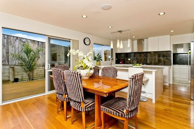 Photo of property in 26 Ballyboe Place, Pinehill, Auckland, 0632