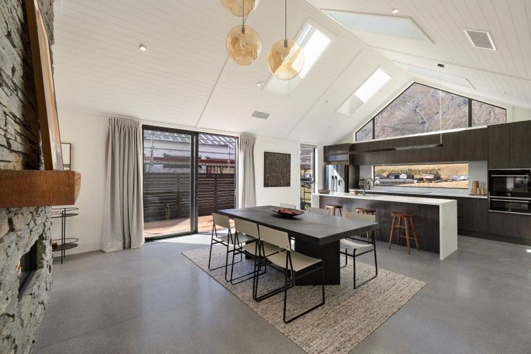 Photo of property in 28 Cunninghams Drive, Jacks Point, Queenstown, 9371