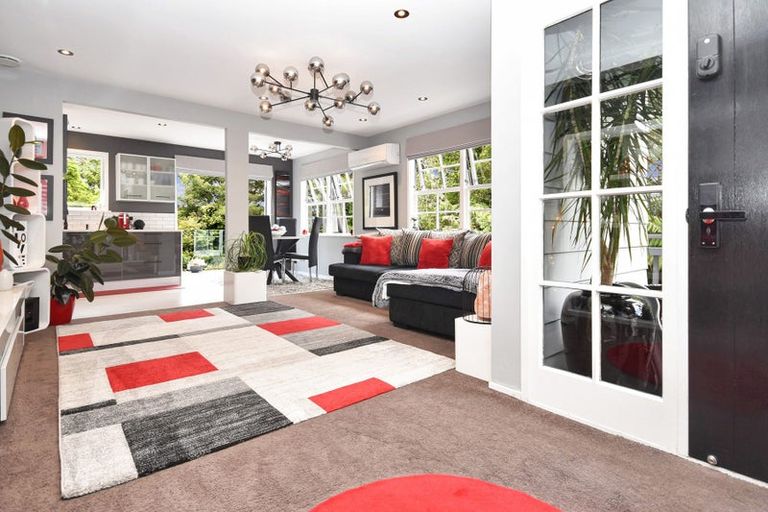 Photo of property in 19 Laser Place, Bayview, Auckland, 0629