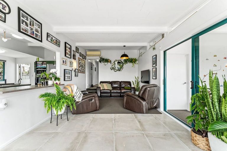 Photo of property in 3 Delshaw Avenue, Stanmore Bay, Whangaparaoa, 0932