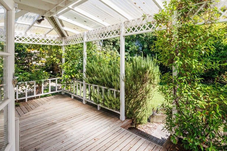 Photo of property in 76 Ruamahanga Crescent, Terrace End, Palmerston North, 4410