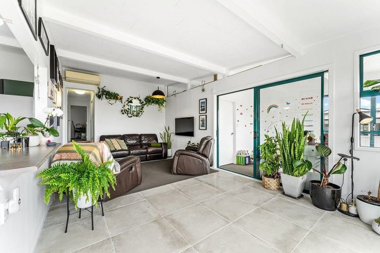 Photo of property in 3 Delshaw Avenue, Stanmore Bay, Whangaparaoa, 0932