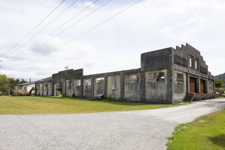 Photo of property in 327 Wanganui Flat Road, Harihari, 7884