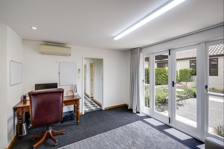 Photo of property in 44 Busby Hill, Havelock North, 4130