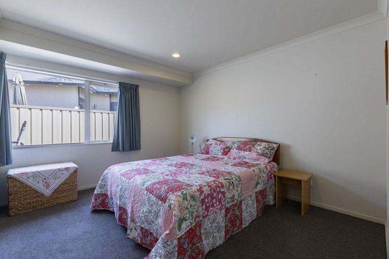 Photo of property in 2 Arthur Close, Clive, 4102