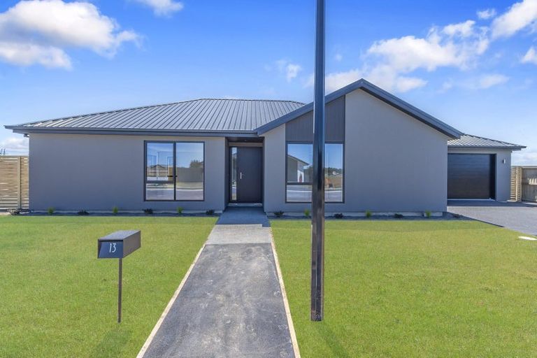 Photo of property in 13 Vista Crescent, Maoribank, Upper Hutt, 5018