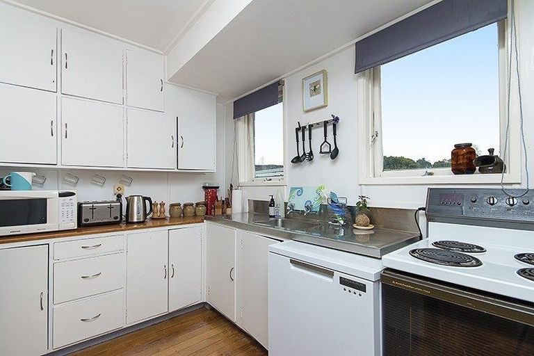 Photo of property in 11 Rata Street, Waiuku, 2123