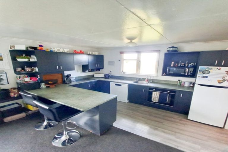 Photo of property in 61 Half Mile Road, Tuatapere, 9620