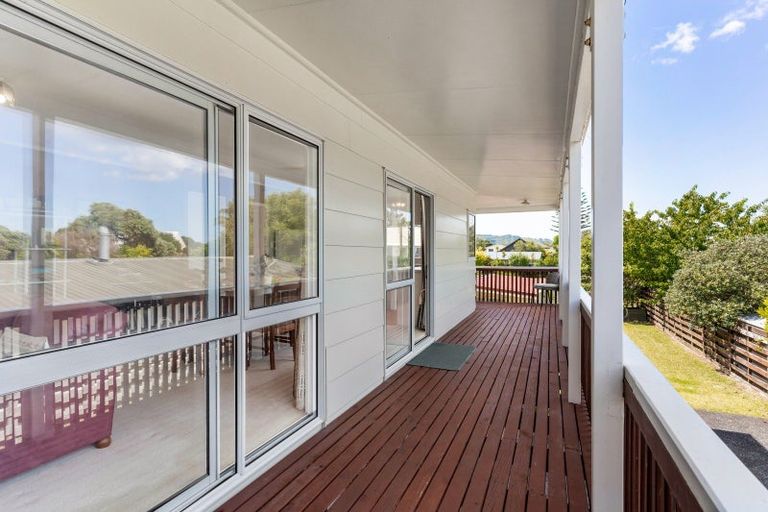 Photo of property in 216 Patuwai Drive, Whangamata, 3620
