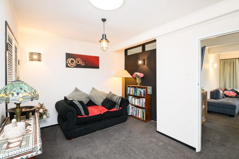 Photo of property in 6 Pukatea Place, Milson, Palmerston North, 4414