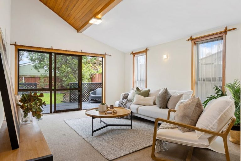 Photo of property in 11a Woodstock Place, Russley, Christchurch, 8042