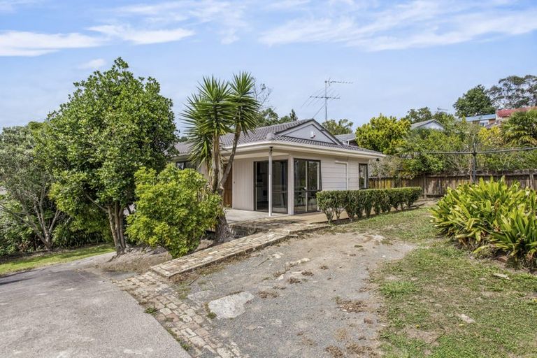 Photo of property in 100 Solar Road, Glen Eden, Auckland, 0602