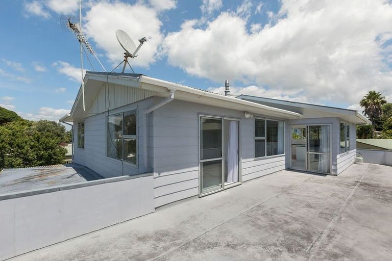 Photo of property in 17 Athenree Road, Athenree, Katikati, 3177