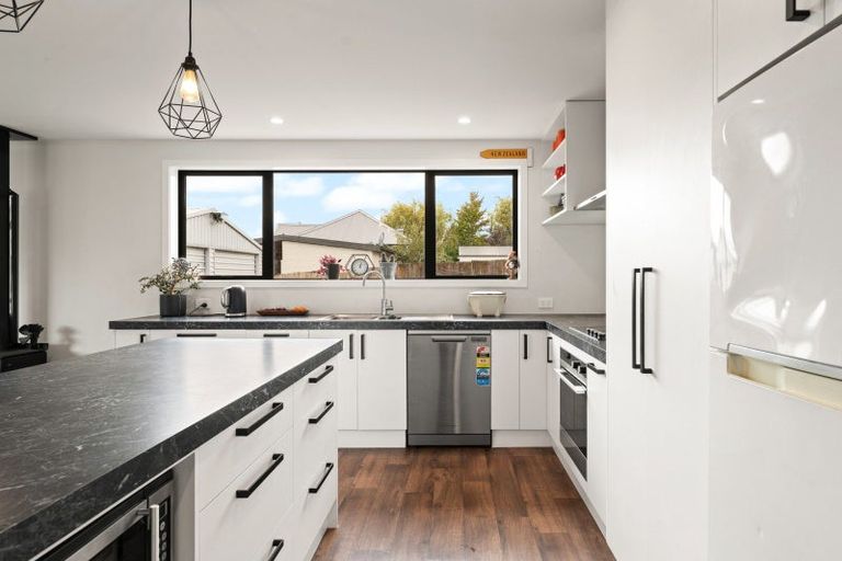 Photo of property in 86 Main South Road, Green Island, Dunedin, 9018