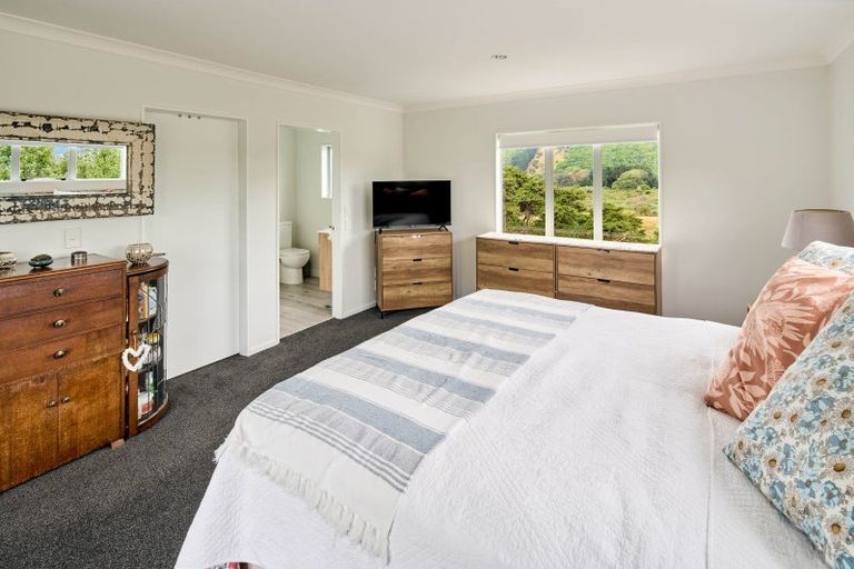 Photo of property in 15 Charlotte Way, Raumati South, Paraparaumu, 5032