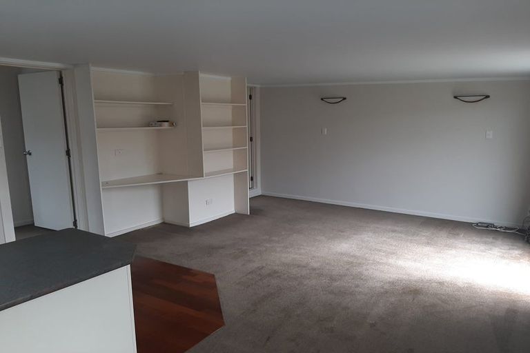 Photo of property in 11 Wykeham Place, Glenfield, Auckland, 0629