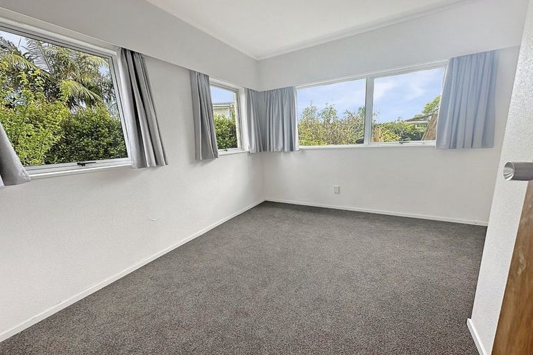 Photo of property in 2/270 Glenvar Road, Torbay, Auckland, 0630