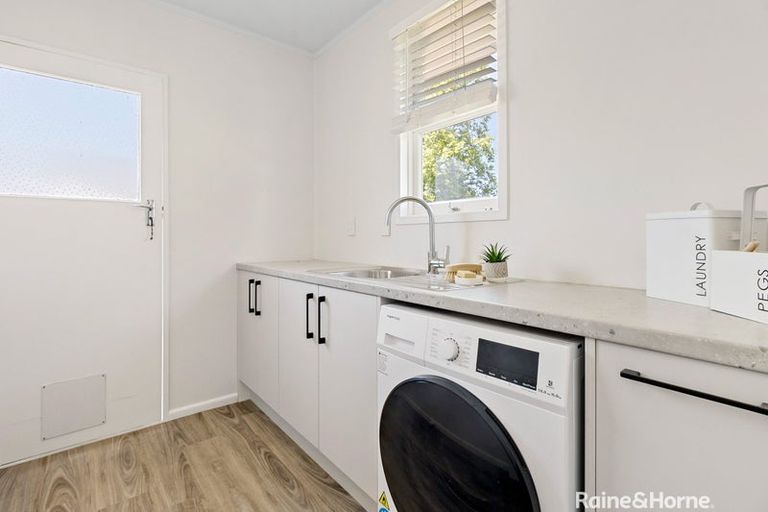 Photo of property in 10 Mahupuku Street, Greytown, 5712