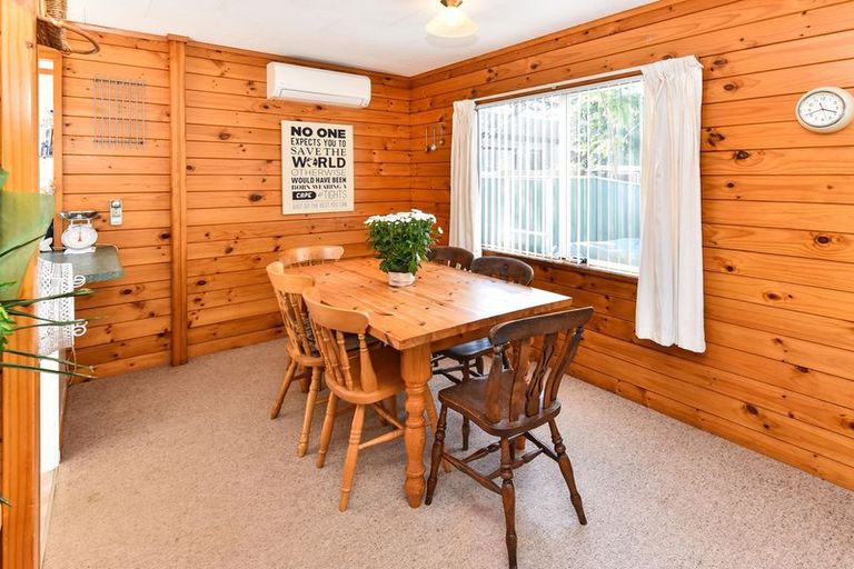 Photo of property in 1/133 Carnoustie Drive, Wattle Downs, Auckland, 2103